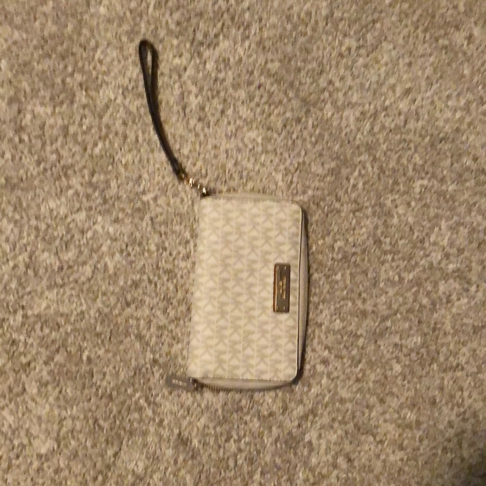 Micheal Kors wristlet
